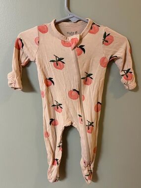 Kyte baby zip footie peaches bamboo 0-3 months